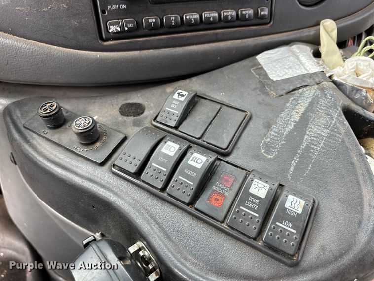 image for item DG4348 2006 Ford E450 shuttle bus