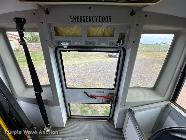 image for item DG4348 2006 Ford E450 shuttle bus