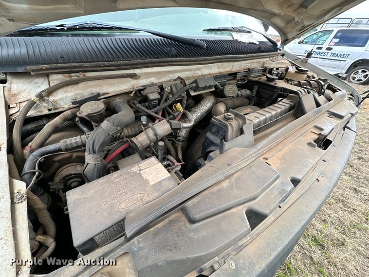 image for item DG4348 2006 Ford E450 shuttle bus