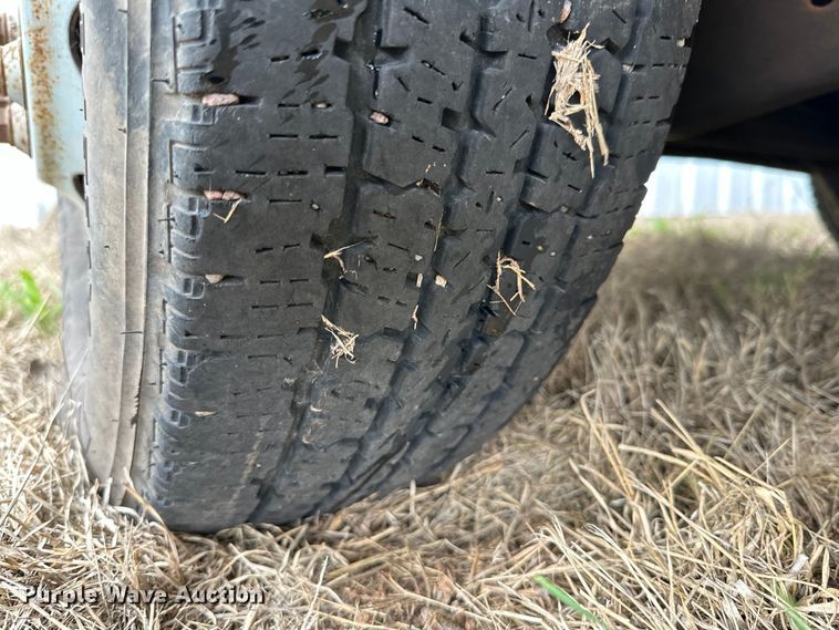 image for item DG4348 2006 Ford E450 shuttle bus