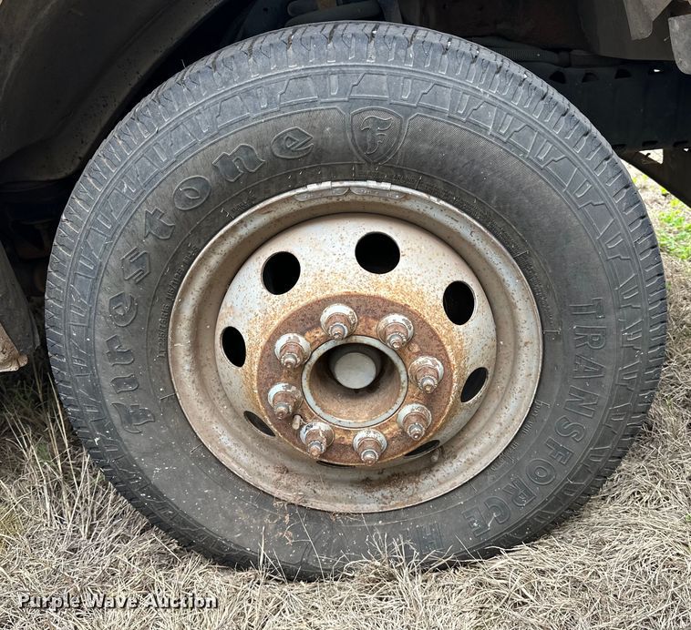 image for item DG4348 2006 Ford E450 shuttle bus