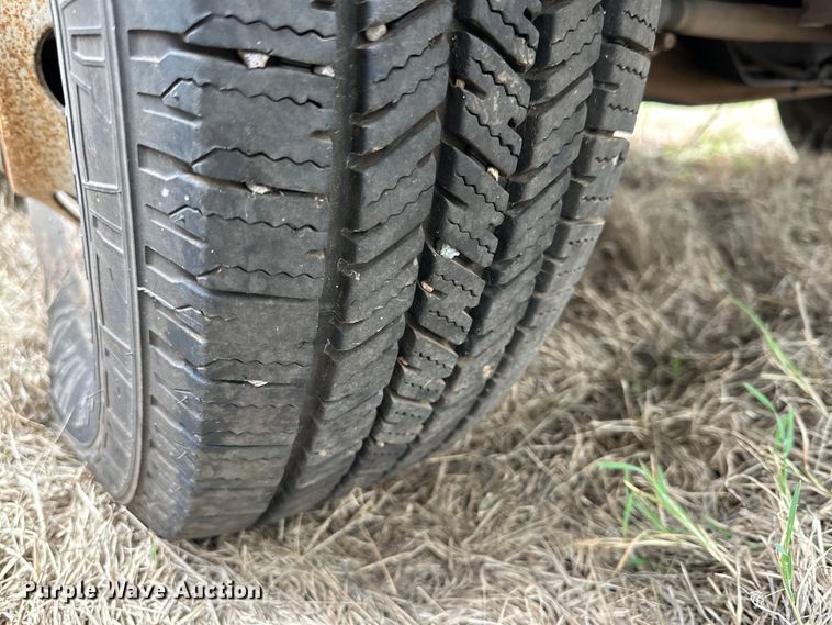 image for item DG4348 2006 Ford E450 shuttle bus