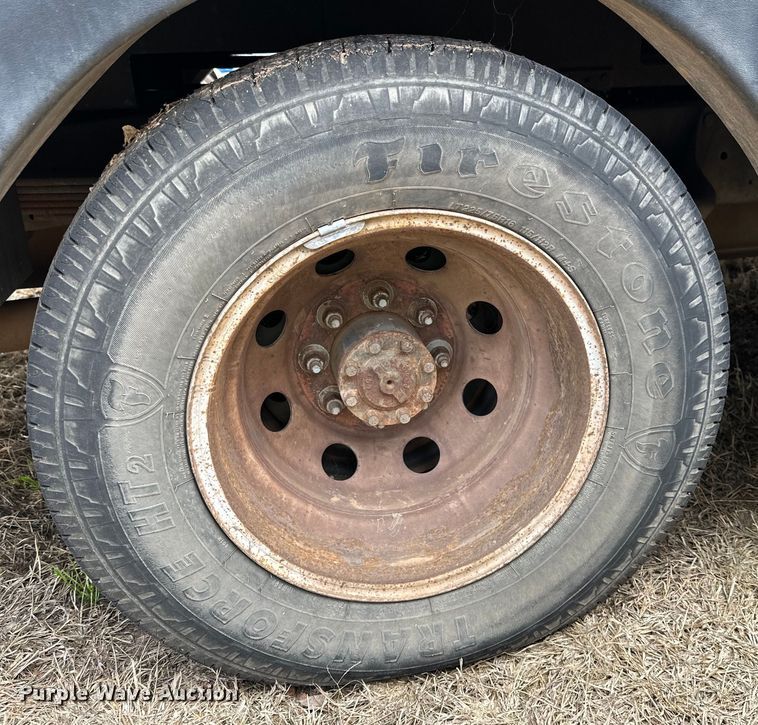 image for item DG4348 2006 Ford E450 shuttle bus