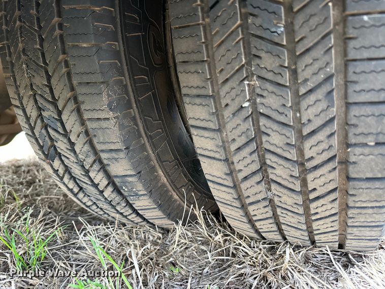 image for item DG4348 2006 Ford E450 shuttle bus