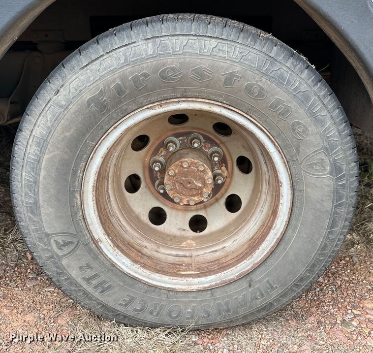 image for item DG4348 2006 Ford E450 shuttle bus