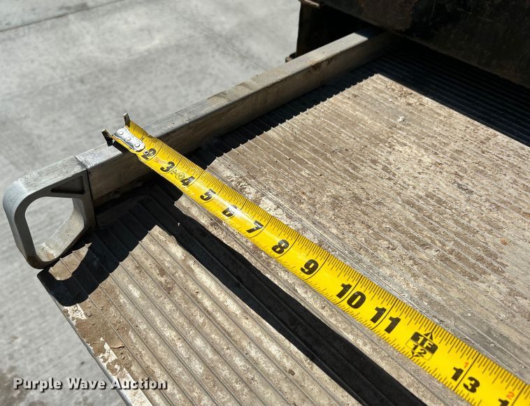 image for item DO1049 2016 Peterbilt  330 box truck