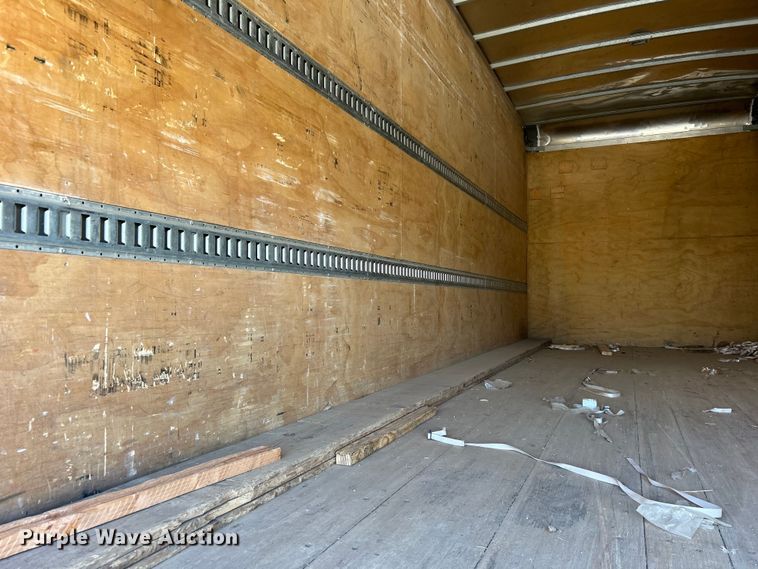 image for item DO1049 2016 Peterbilt  330 box truck