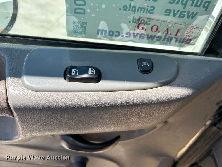 image for item DO1049 2016 Peterbilt  330 box truck