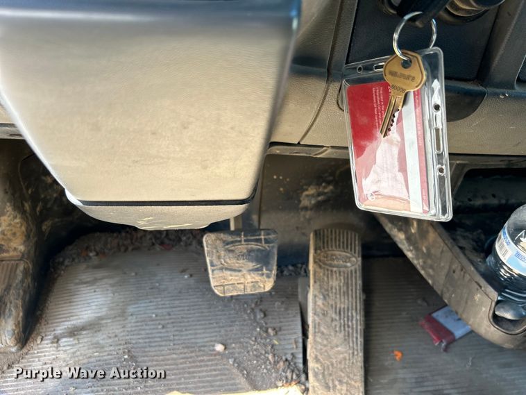 image for item DO1049 2016 Peterbilt  330 box truck