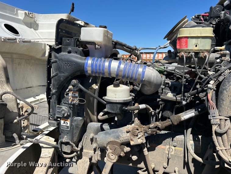 image for item DO1049 2016 Peterbilt  330 box truck