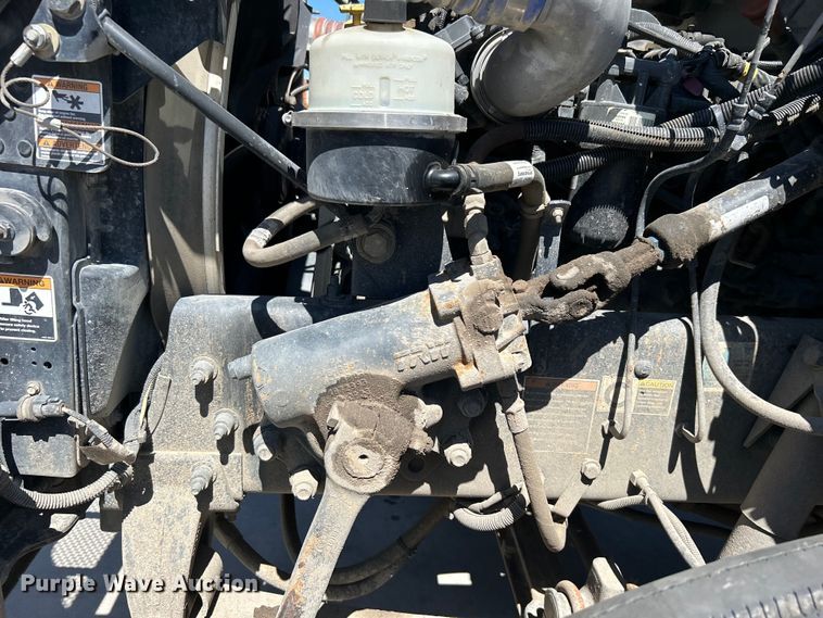 image for item DO1049 2016 Peterbilt  330 box truck