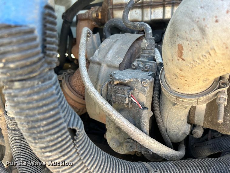 image for item DO1049 2016 Peterbilt  330 box truck