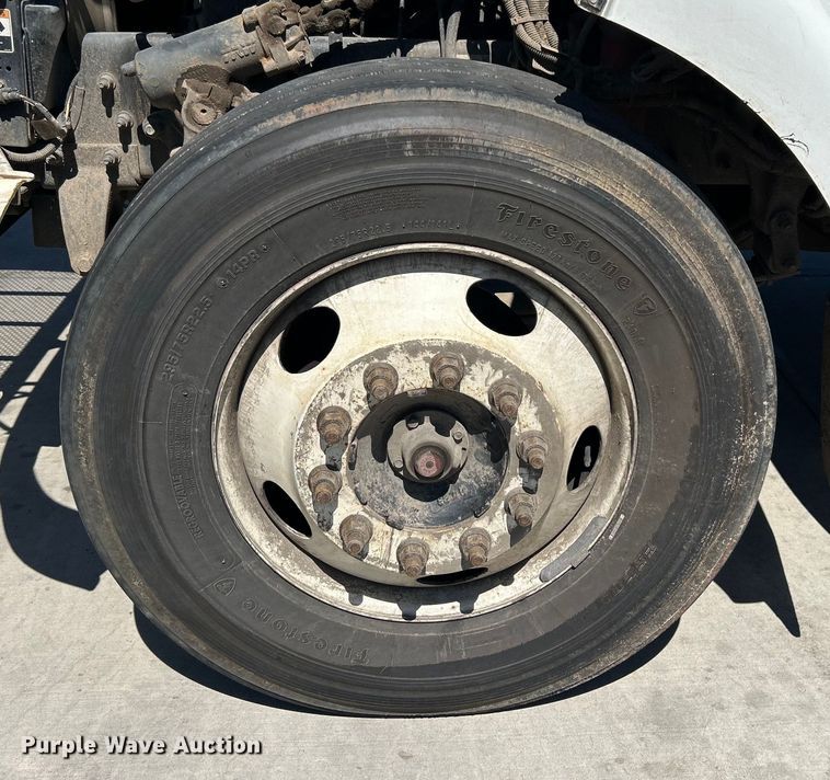 image for item DO1049 2016 Peterbilt  330 box truck