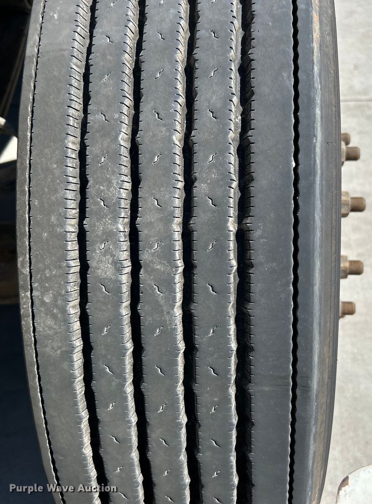 image for item DO1049 2016 Peterbilt  330 box truck