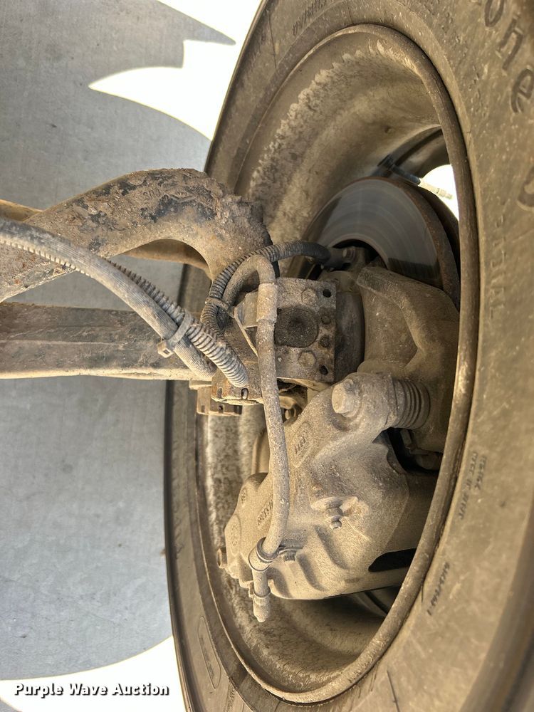 image for item DO1049 2016 Peterbilt  330 box truck