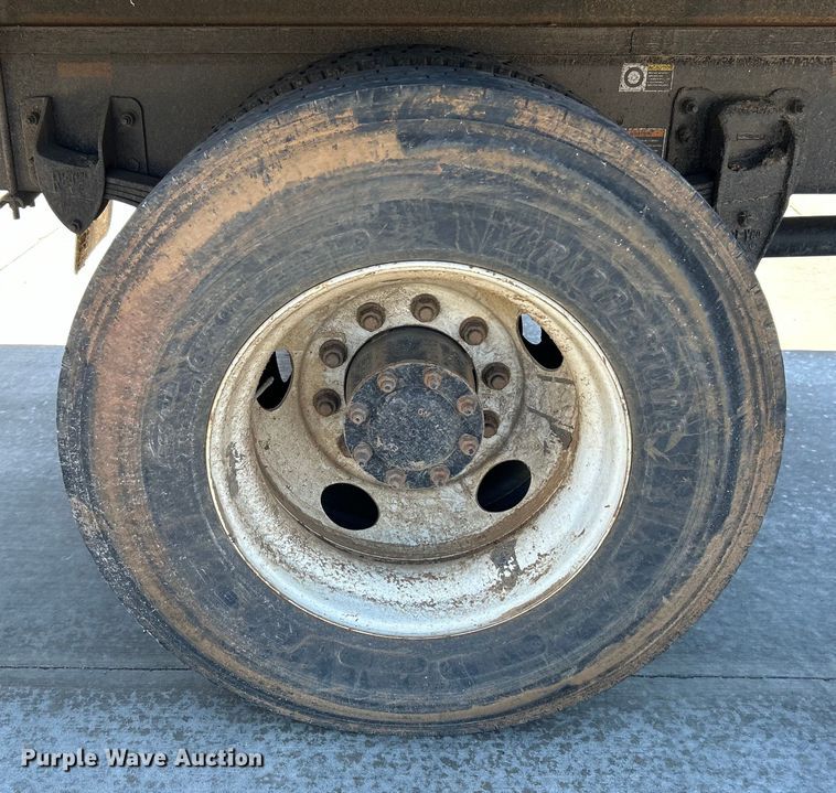 image for item DO1049 2016 Peterbilt  330 box truck