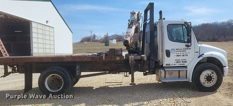 image for item DO4833 2003 Freightliner Business Class M2 flatbed truck