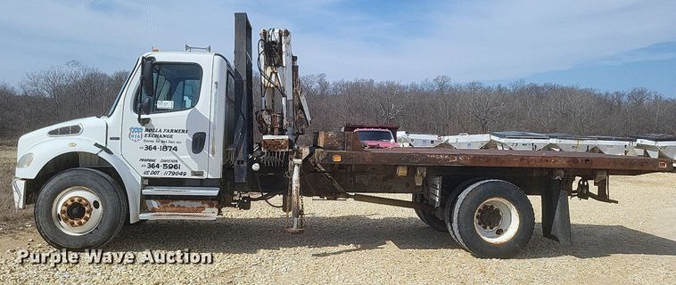 image for item DO4833 2003 Freightliner Business Class M2 flatbed truck