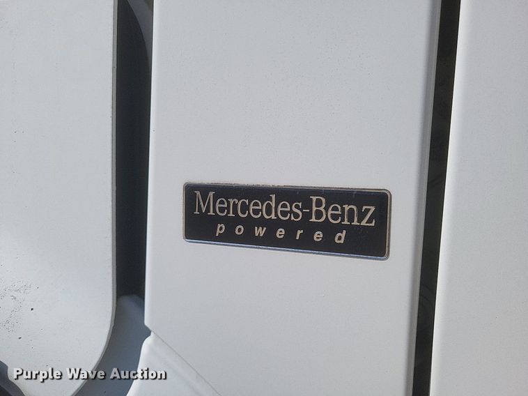 image for item DO4833 2003 Freightliner Business Class M2 flatbed truck