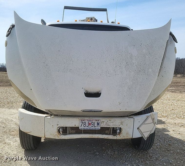 image for item DO4833 2003 Freightliner Business Class M2 flatbed truck