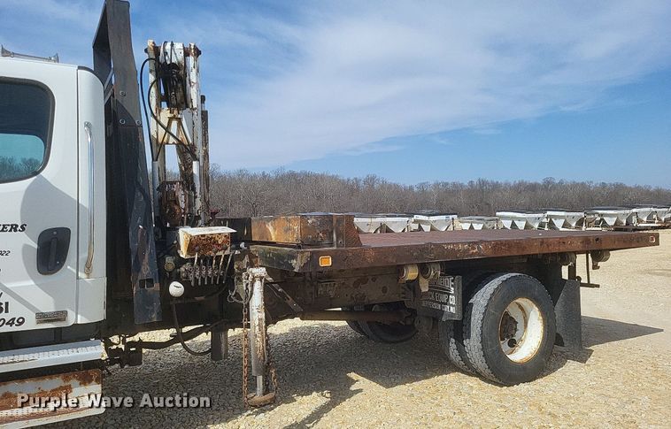 image for item DO4833 2003 Freightliner Business Class M2 flatbed truck