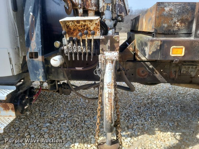 image for item DO4833 2003 Freightliner Business Class M2 flatbed truck