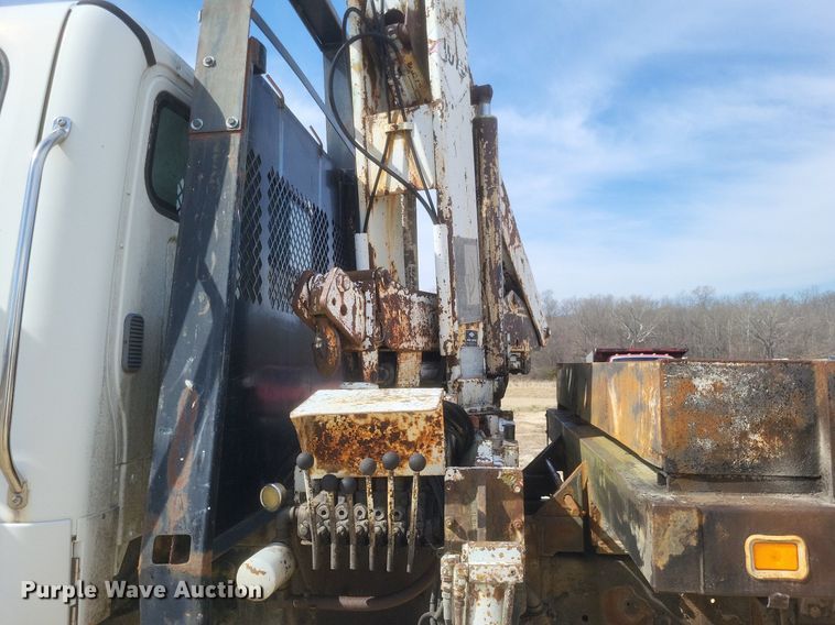 image for item DO4833 2003 Freightliner Business Class M2 flatbed truck