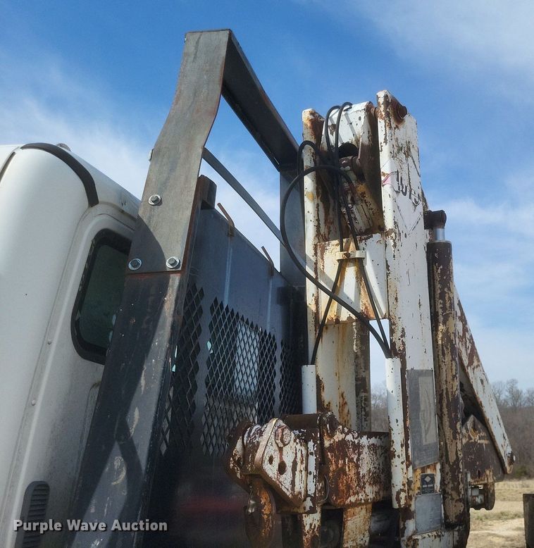 image for item DO4833 2003 Freightliner Business Class M2 flatbed truck