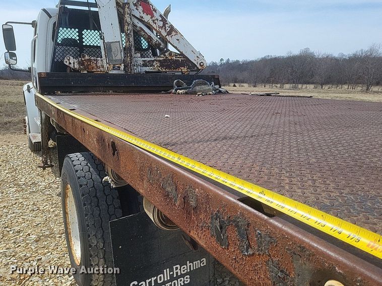 image for item DO4833 2003 Freightliner Business Class M2 flatbed truck