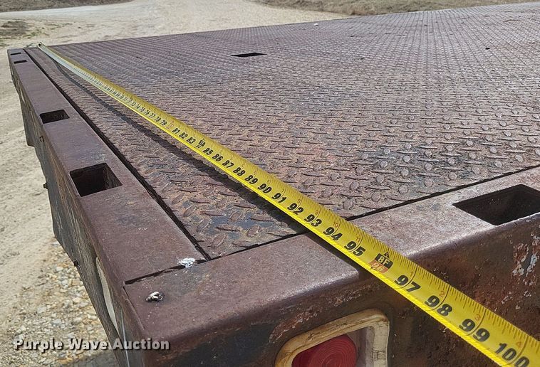 image for item DO4833 2003 Freightliner Business Class M2 flatbed truck