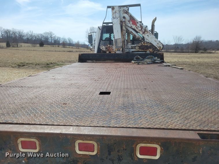 image for item DO4833 2003 Freightliner Business Class M2 flatbed truck