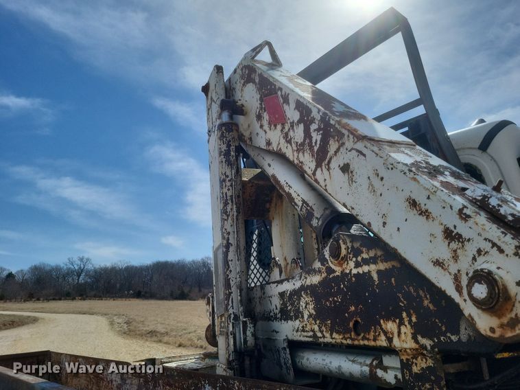 image for item DO4833 2003 Freightliner Business Class M2 flatbed truck