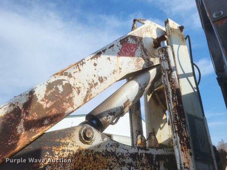 image for item DO4833 2003 Freightliner Business Class M2 flatbed truck