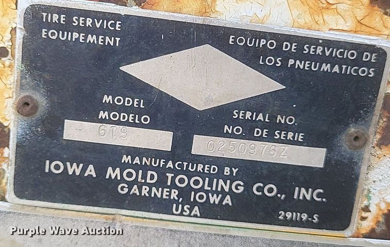 image for item DO4833 2003 Freightliner Business Class M2 flatbed truck