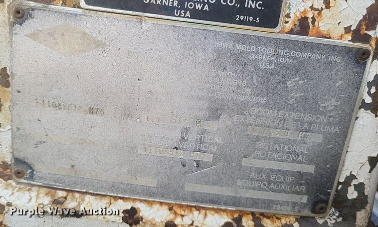 image for item DO4833 2003 Freightliner Business Class M2 flatbed truck