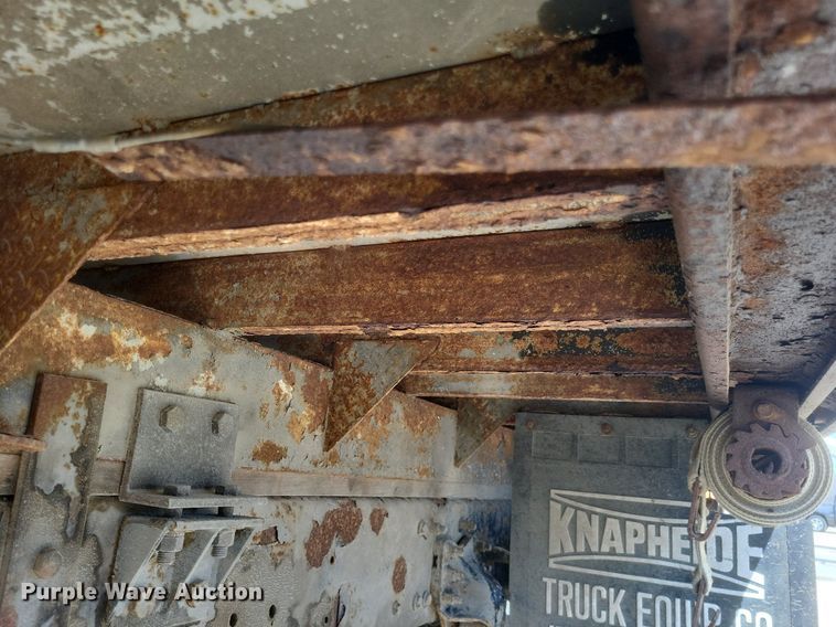 image for item DO4833 2003 Freightliner Business Class M2 flatbed truck