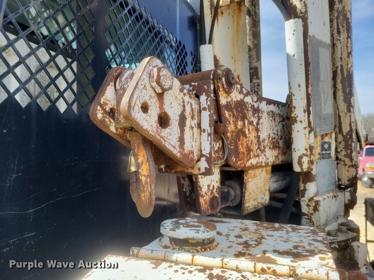 image for item DO4833 2003 Freightliner Business Class M2 flatbed truck