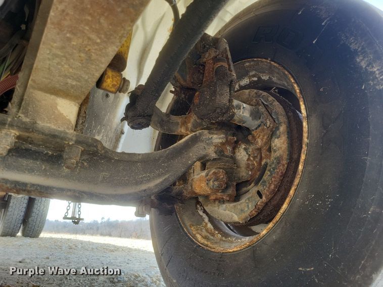 image for item DO4833 2003 Freightliner Business Class M2 flatbed truck