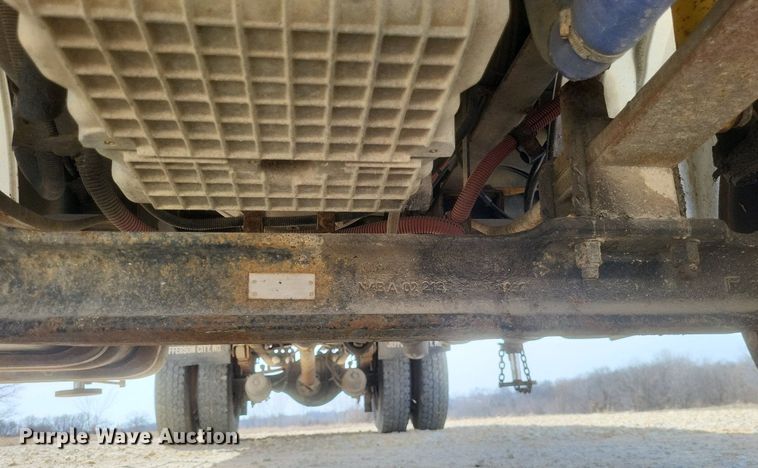 image for item DO4833 2003 Freightliner Business Class M2 flatbed truck