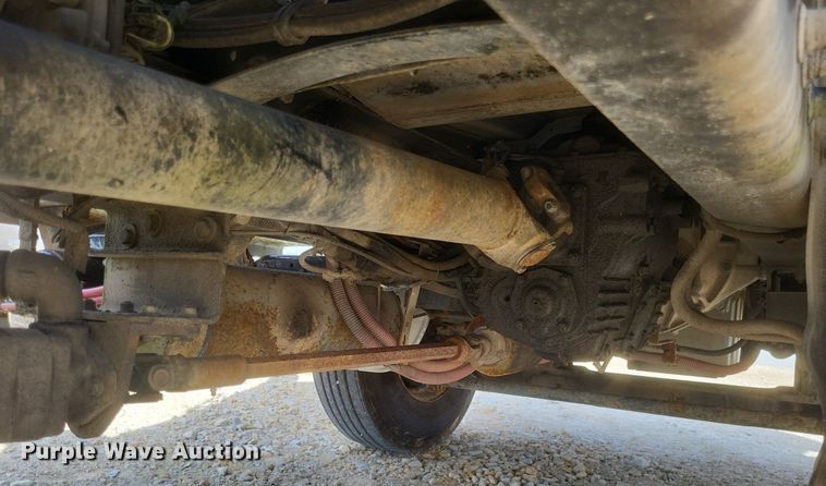 image for item DO4833 2003 Freightliner Business Class M2 flatbed truck