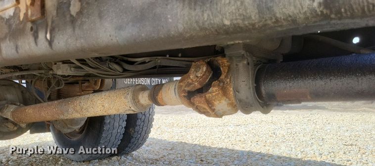 image for item DO4833 2003 Freightliner Business Class M2 flatbed truck