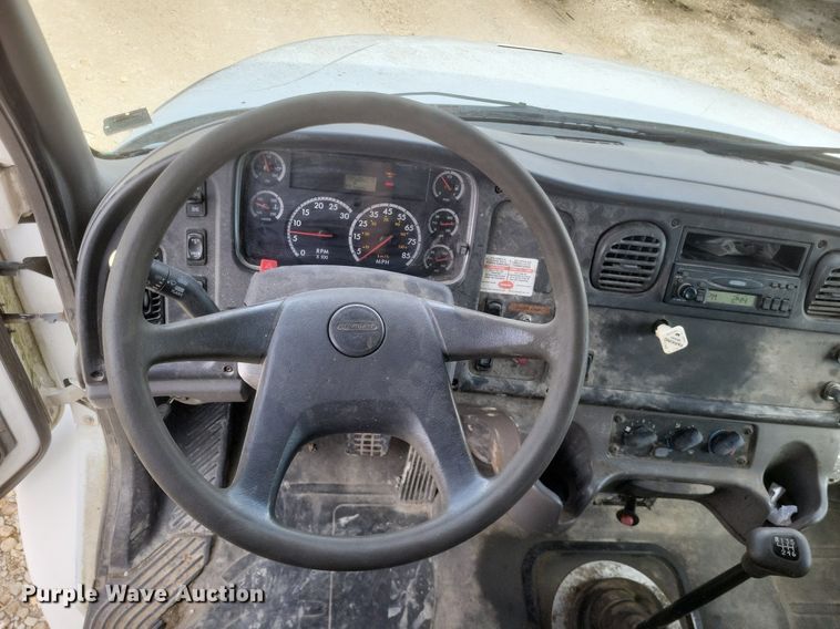 image for item DO4833 2003 Freightliner Business Class M2 flatbed truck