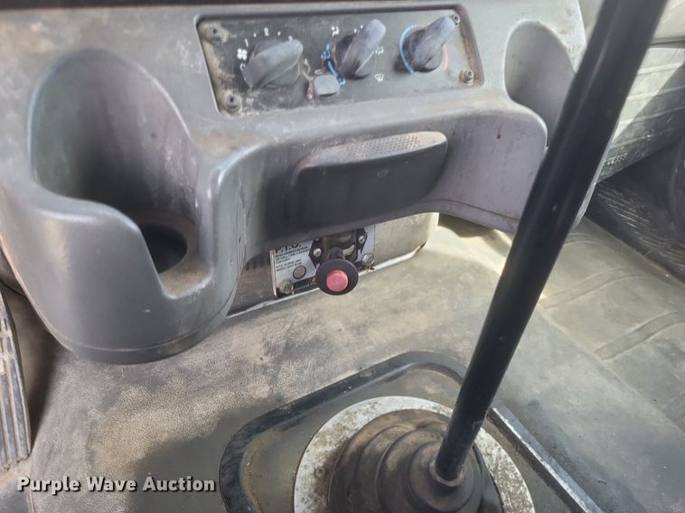 image for item DO4833 2003 Freightliner Business Class M2 flatbed truck