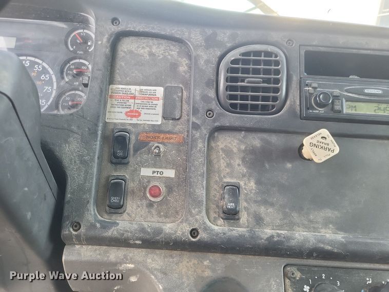 image for item DO4833 2003 Freightliner Business Class M2 flatbed truck