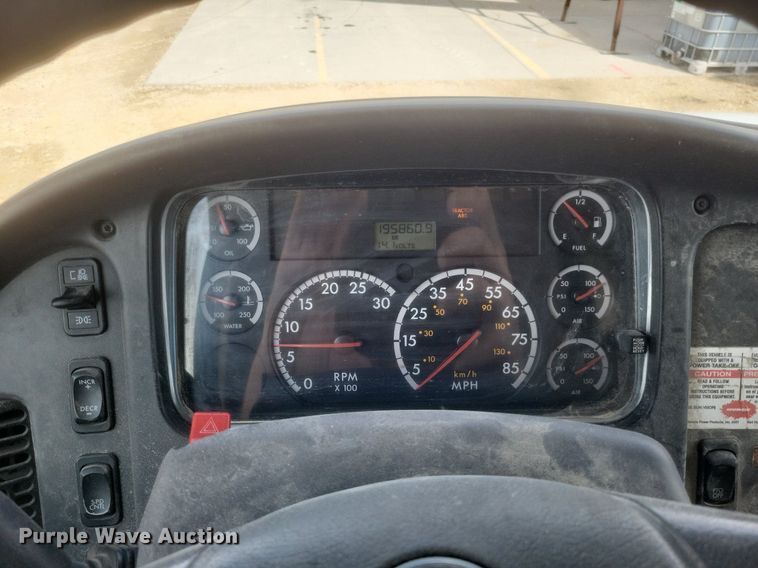 image for item DO4833 2003 Freightliner Business Class M2 flatbed truck