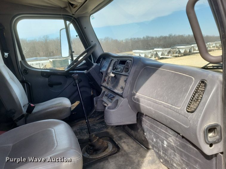 image for item DO4833 2003 Freightliner Business Class M2 flatbed truck