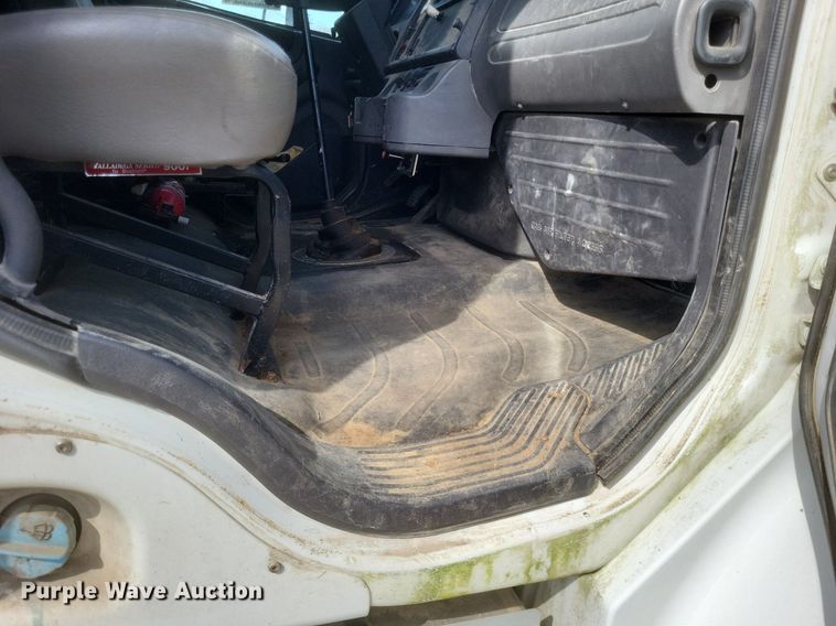 image for item DO4833 2003 Freightliner Business Class M2 flatbed truck