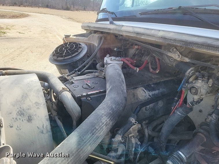 image for item DO4833 2003 Freightliner Business Class M2 flatbed truck