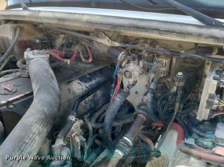 image for item DO4833 2003 Freightliner Business Class M2 flatbed truck