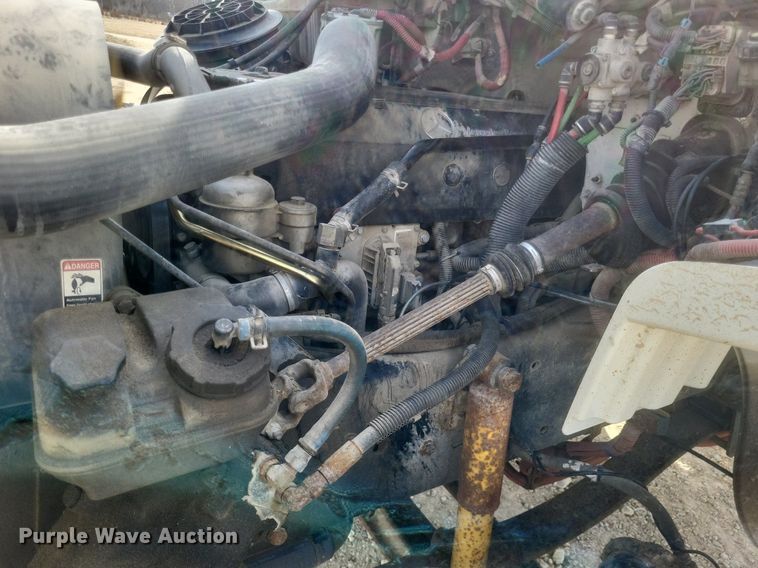 image for item DO4833 2003 Freightliner Business Class M2 flatbed truck